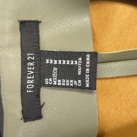 Forever 21 Olive Green Faux Leather Zipper Moto Mini Skirt Size Medium - Picture 4 of 5